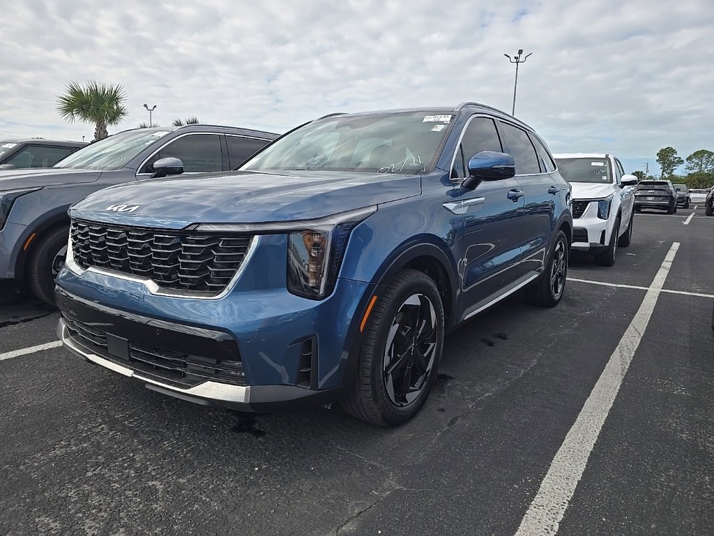 Certified 2025 Kia Sorento EX image 4