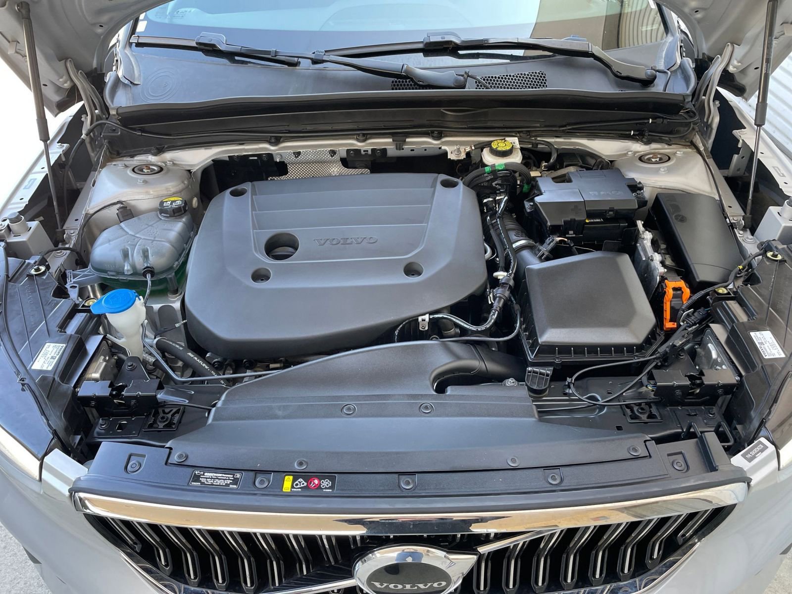 Used 2024 Volvo XC40 B5 Core image 35