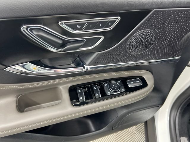Certified 2025 Lincoln Corsair AWD image 13