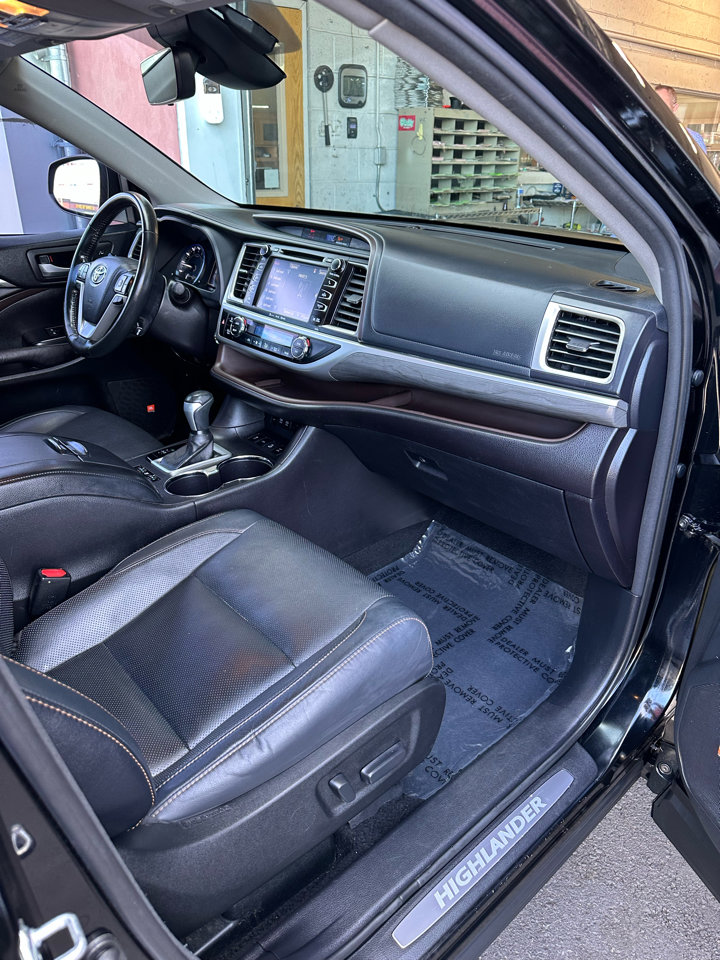 Used 2017 Toyota Highlander Limited image 22
