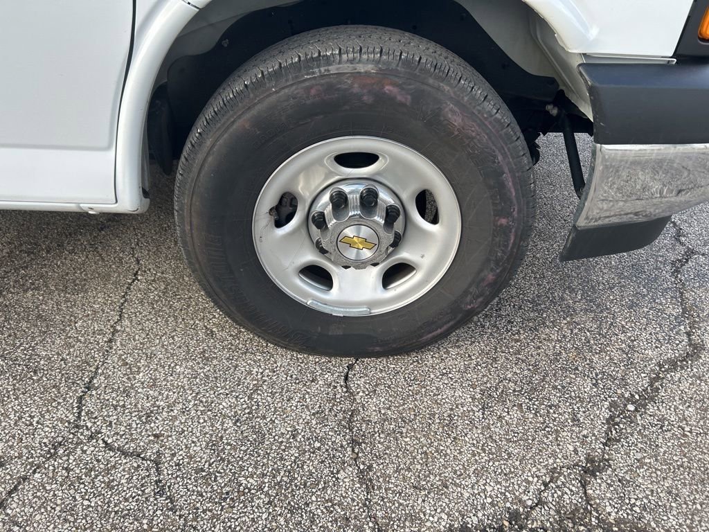 Used 2025 Chevrolet Express 3500 LT w/ LT Preferred Equipment Group image 9