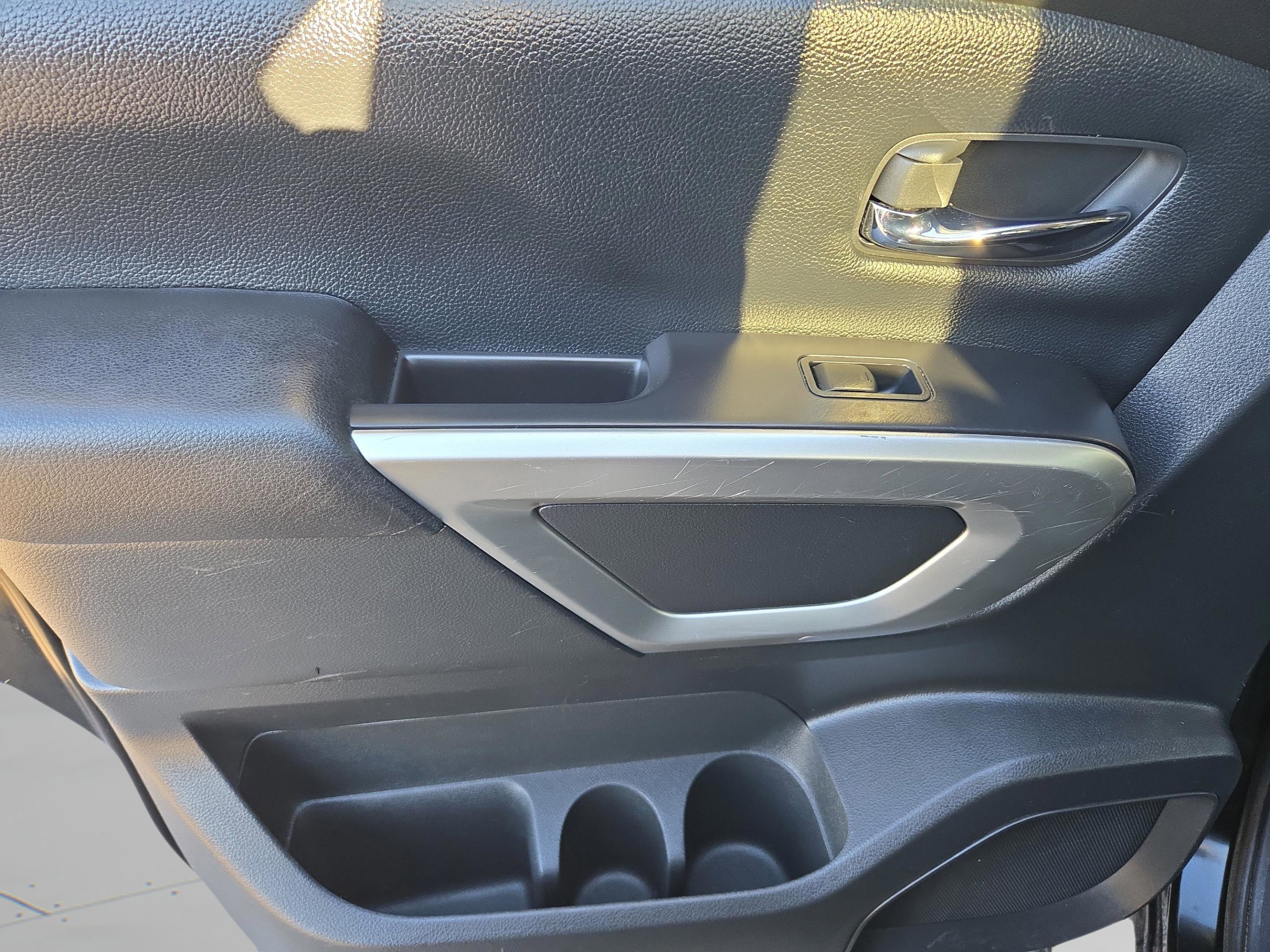 Used 2021 Nissan Titan SV w/ SV Convenience Package image 29