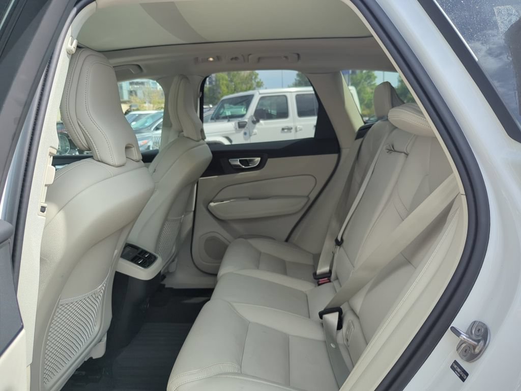 Used 2026 Volvo XC60 B5 Ultra AWD/4WD image 9