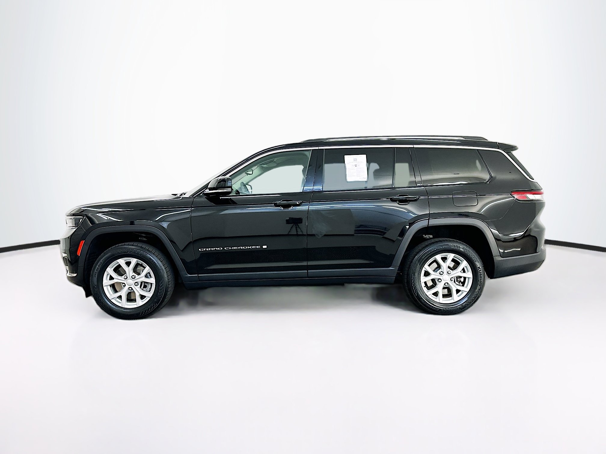Used 2023 Jeep Grand Cherokee L Limited AWD/4WD image 4