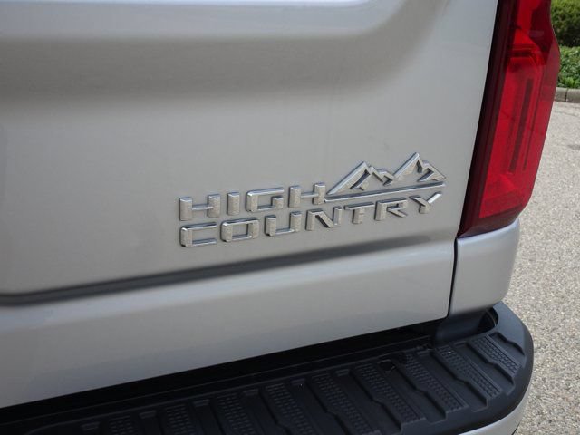 Used 2022 Chevrolet Silverado 2500 High Country w/ Z71 Off-Road Package AWD/4WD image 32