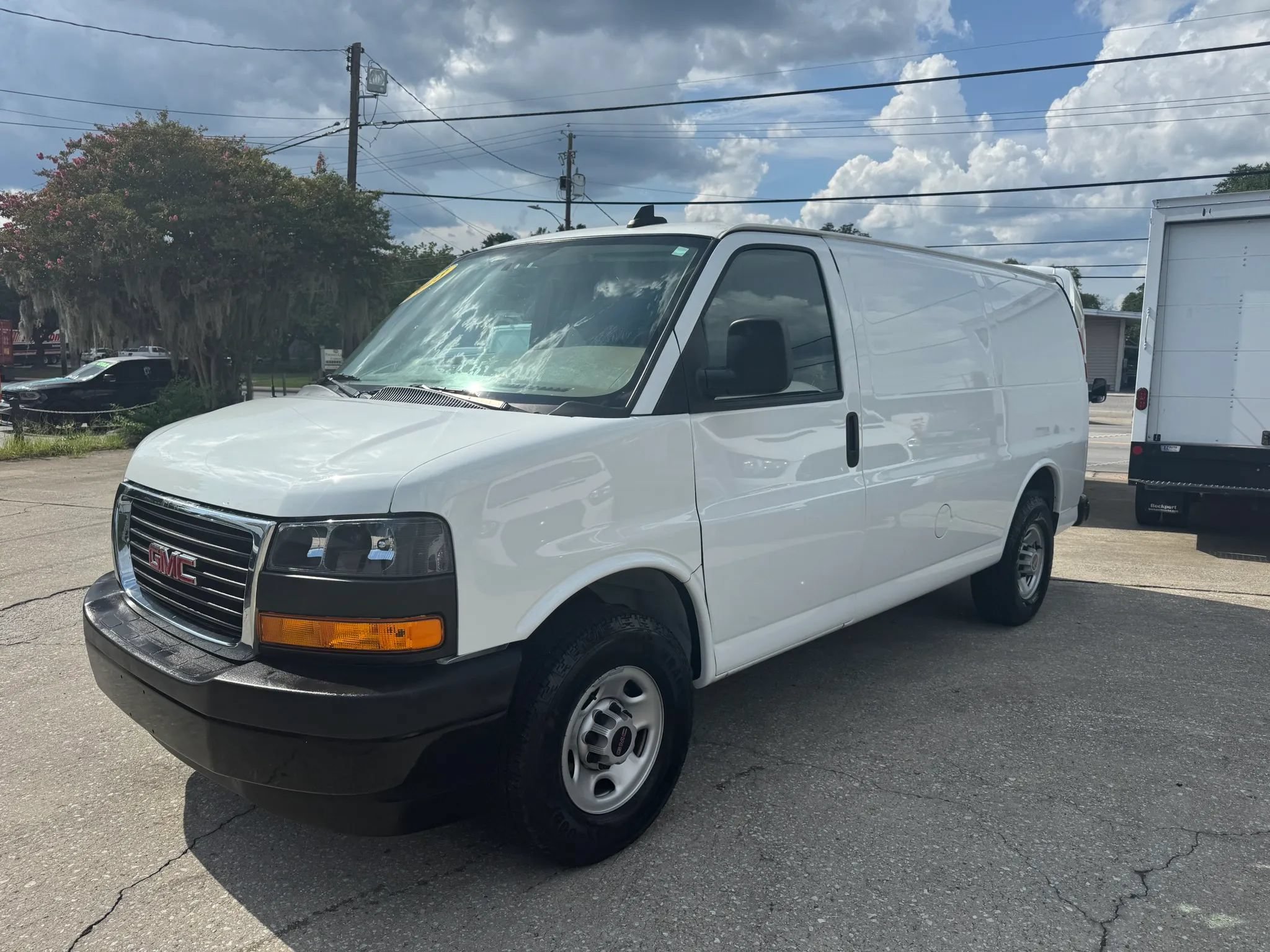 Used 2023 GMC Savana 3500 w/ Driver Convenience Package RWD image 6