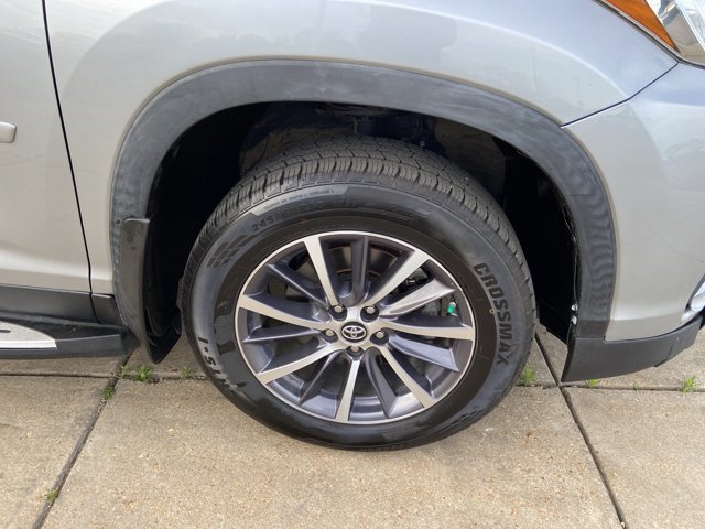 Used 2019 Toyota Highlander XLE image 32