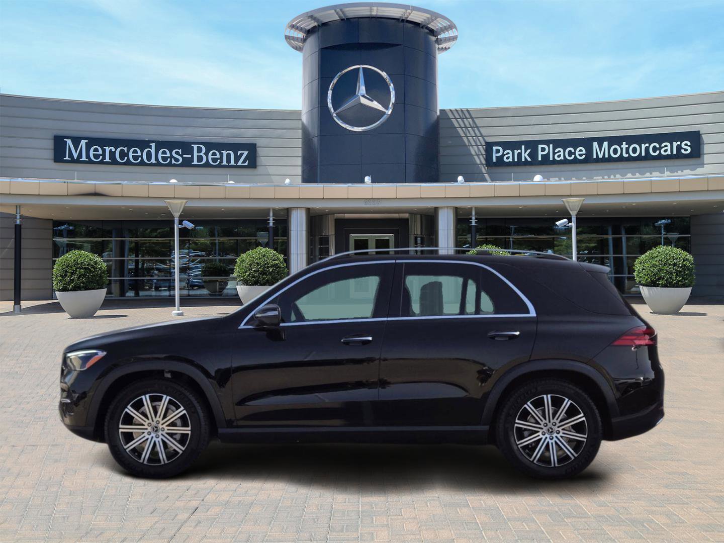 Used 2025 Mercedes-Benz GLE 350 4MATIC image 3