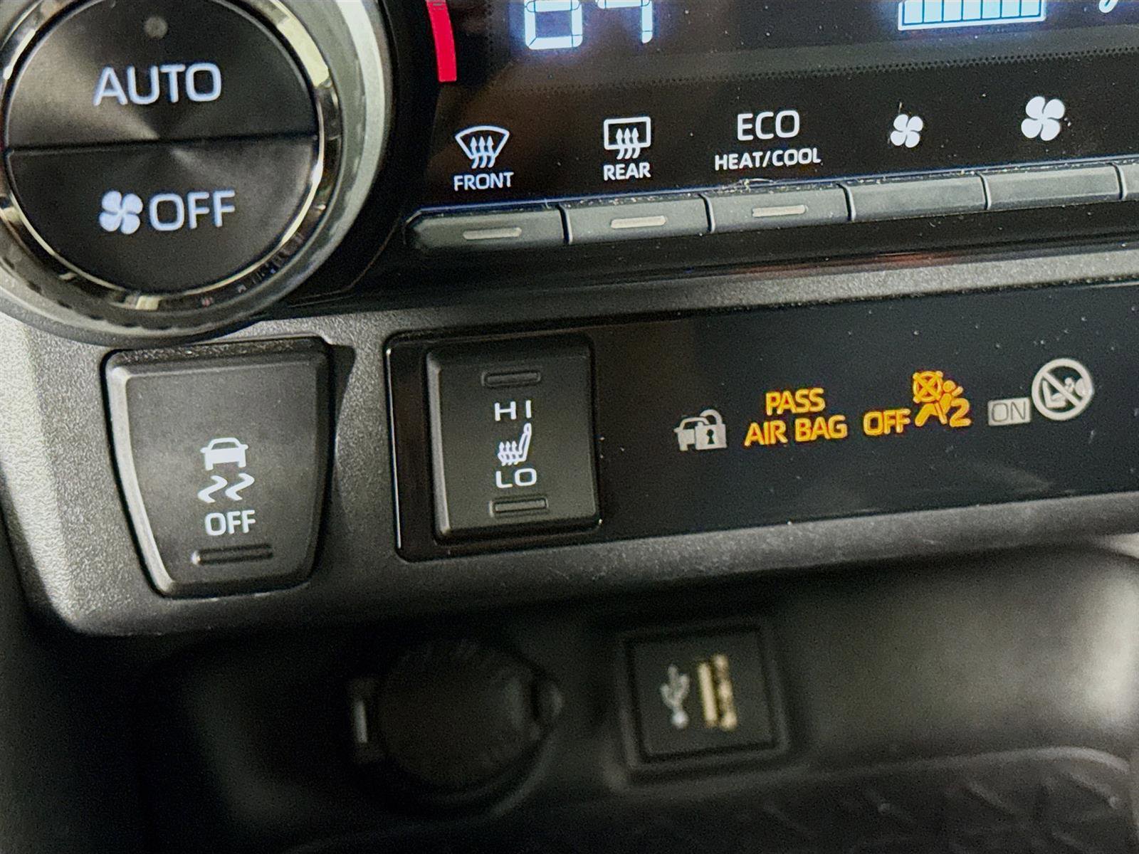 Used 2024 Toyota RAV4 XLE Premium image 22