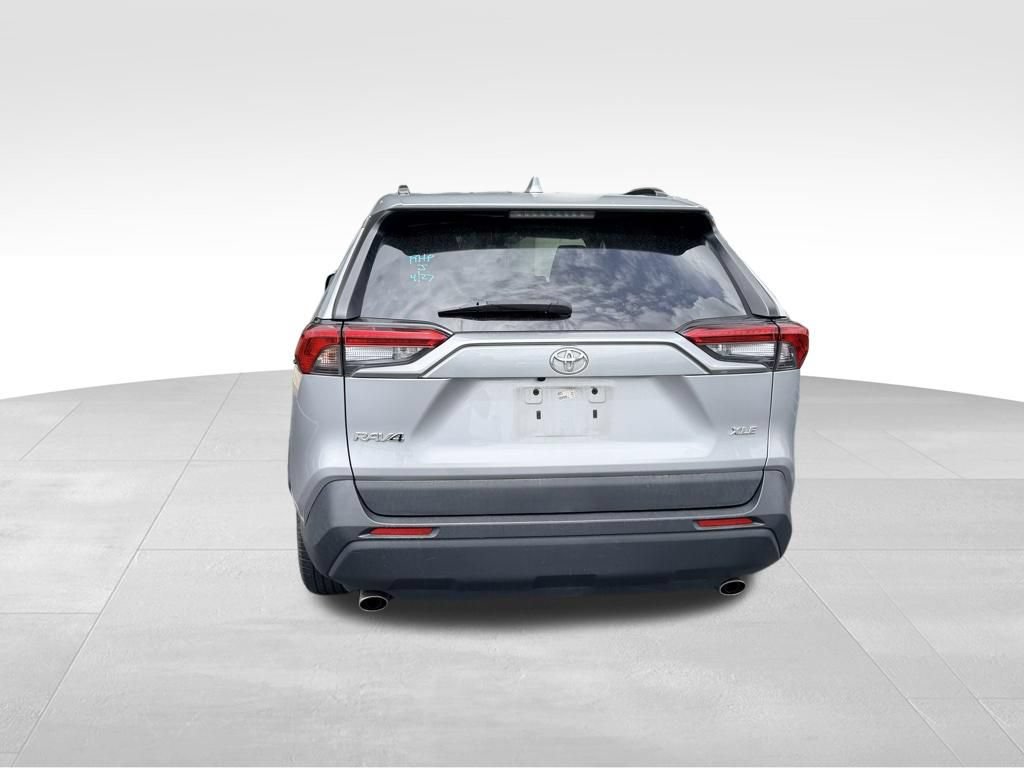 Used 2020 Toyota RAV4 XLE w/ Convenience Package FWD image 8