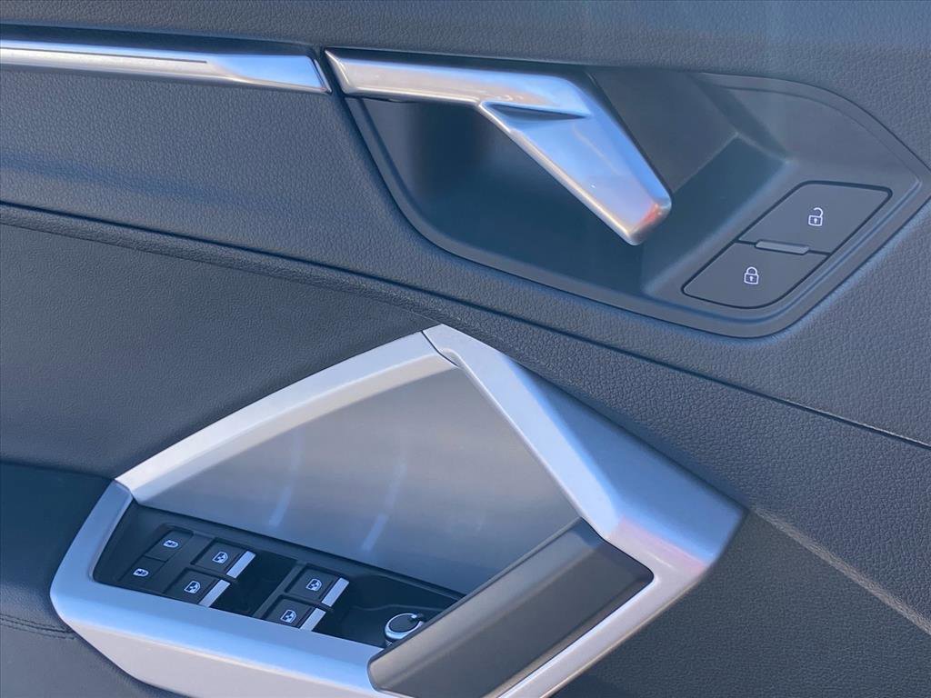 Used 2024 Audi Q3 2.0T Premium Plus image 17