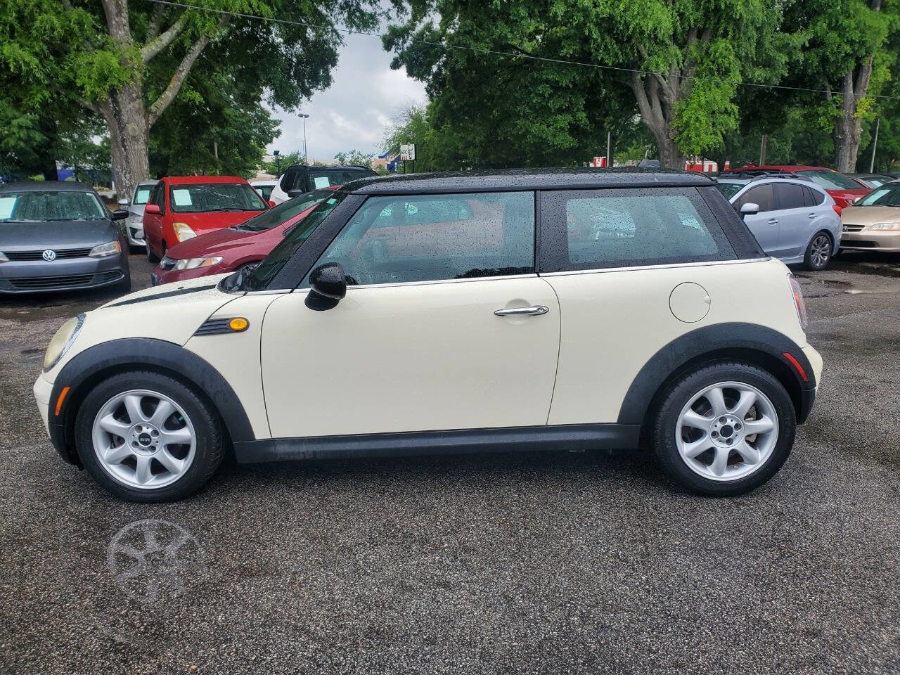 Used 2010 MINI Cooper Hardtop FWD image 4
