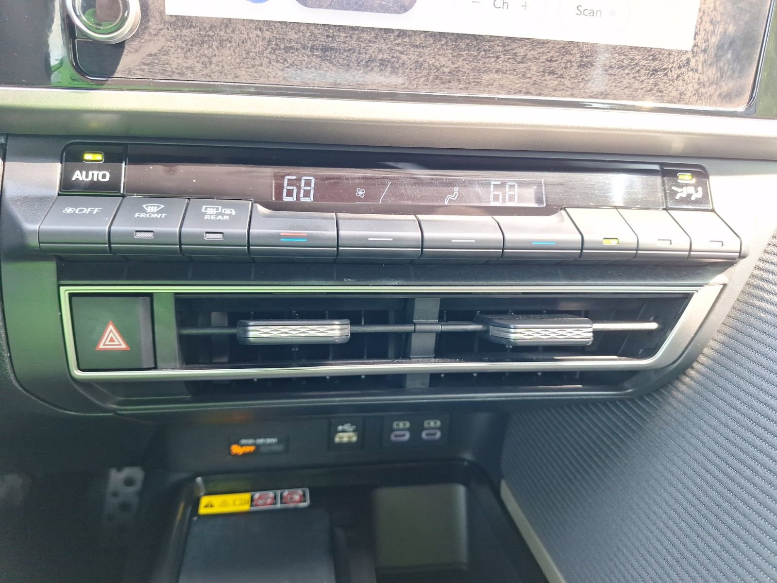 Used 2025 Toyota Camry SE w/ Convenience Package FWD image 25