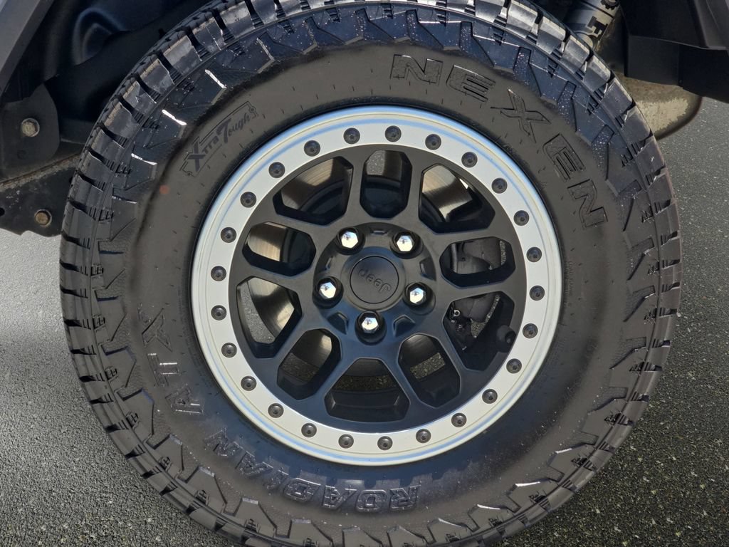 Used 2018 Jeep Wrangler Unlimited Sahara AWD/4WD image 35