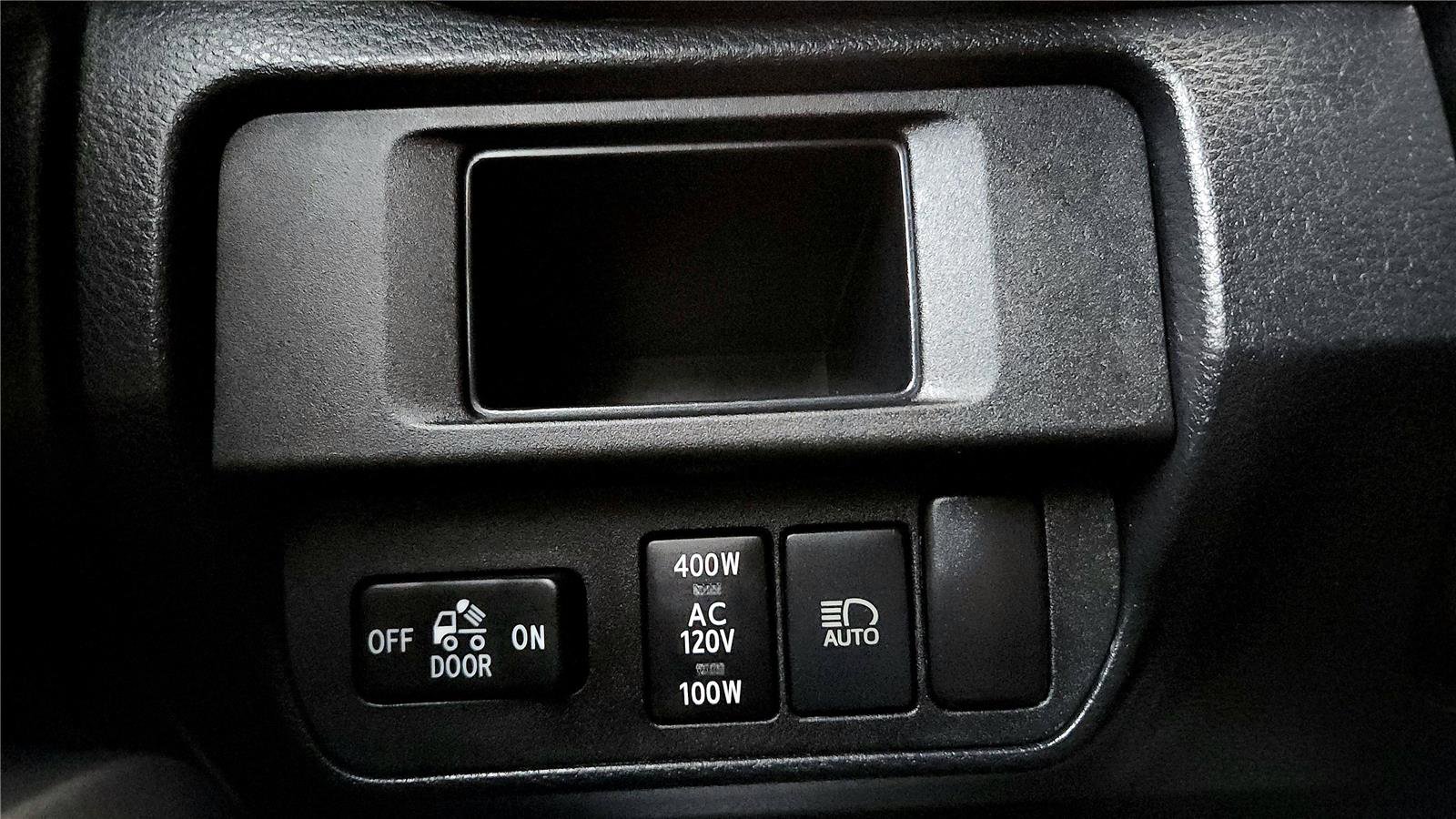 Used 2018 Toyota Tacoma TRD Off-Road w/ Technology Package image 31