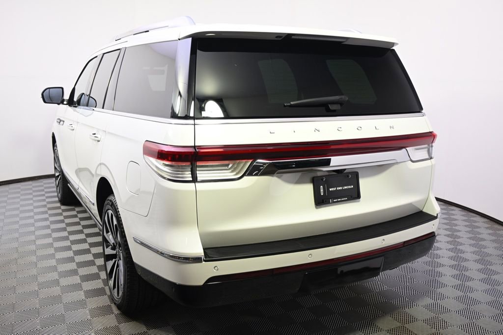 Used 2024 Lincoln Navigator Reserve AWD/4WD image 4