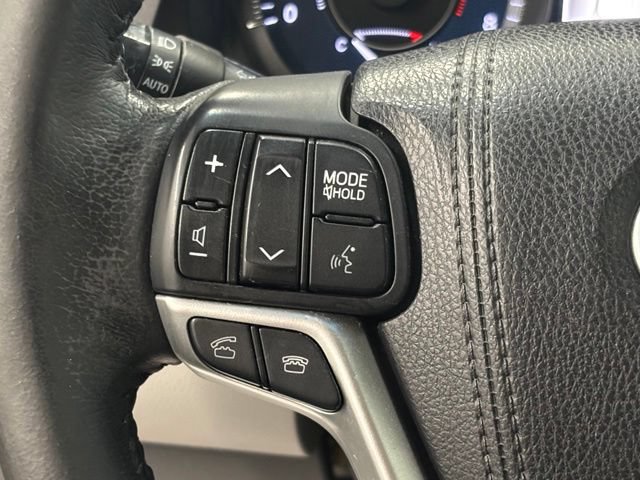 Used 2015 Toyota Sienna XLE w/ XLE Navigation Package FWD image 25