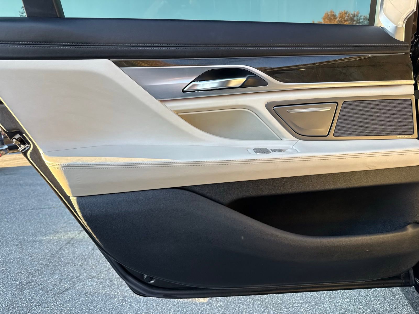 Used 2016 BMW 740i image 29