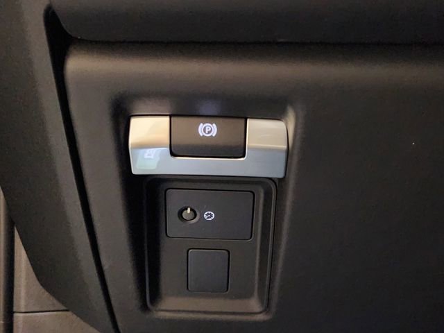 New 2026 Land Rover Defender 110 OCTA image 21