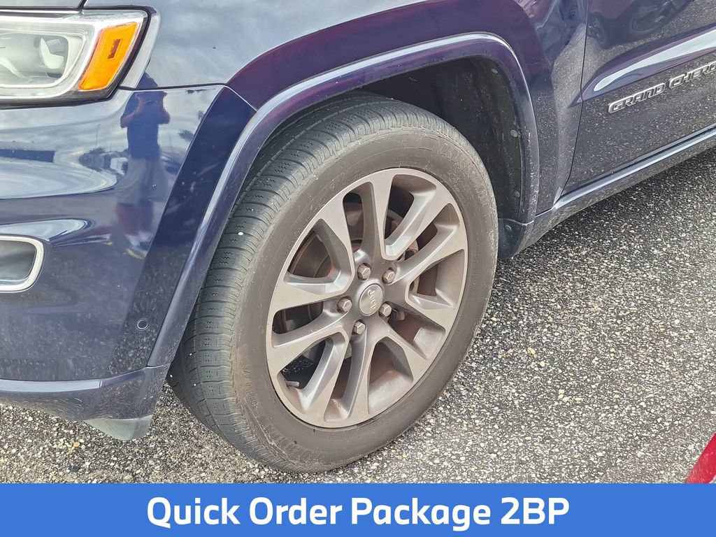 Used 2017 Jeep Grand Cherokee Overland w/ Jeep Active Safety Group RWD image 9