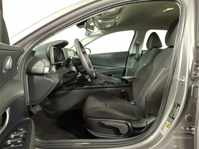 Used 2023 Hyundai Elantra SE w/ Preferred Accessory Package image 18