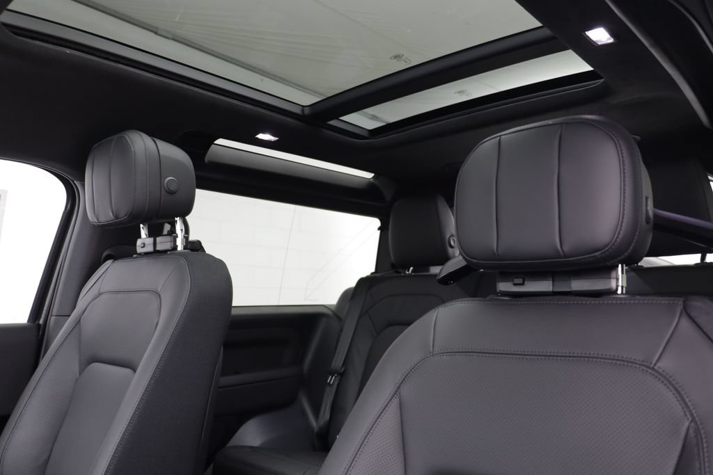 New 2026 Land Rover Defender 90 V8 AWD/4WD image 15