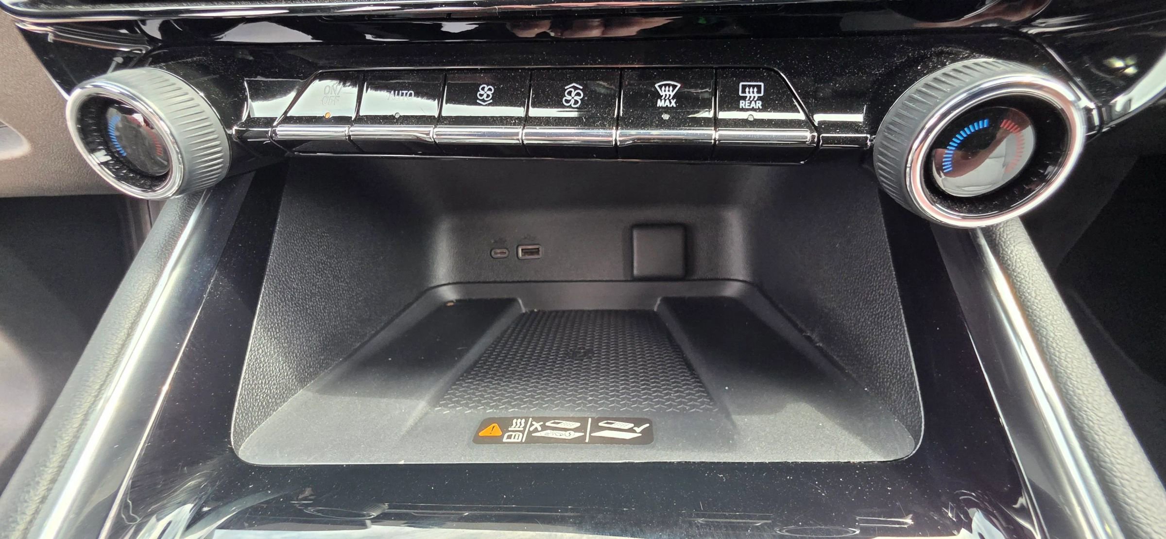 Used 2024 Chevrolet Traverse RS FWD image 21