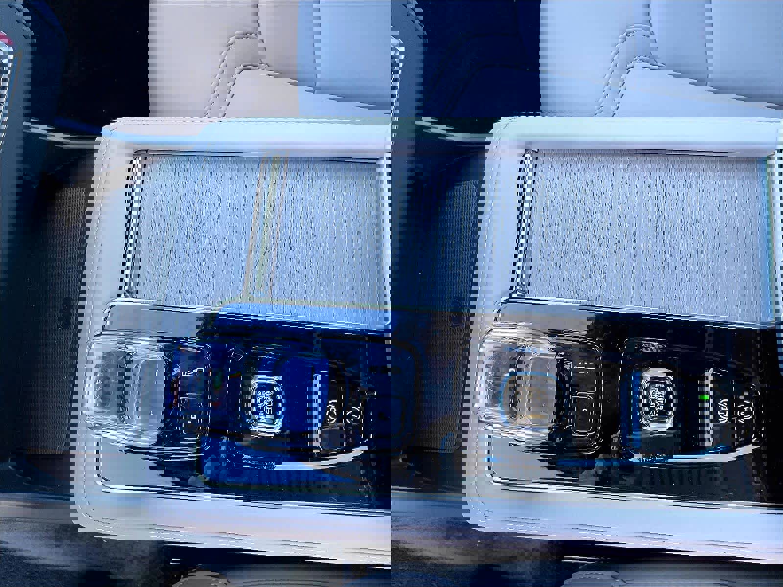 New 2026 Volvo XC90 T8 Plus w/ Protection Package Premier image 10