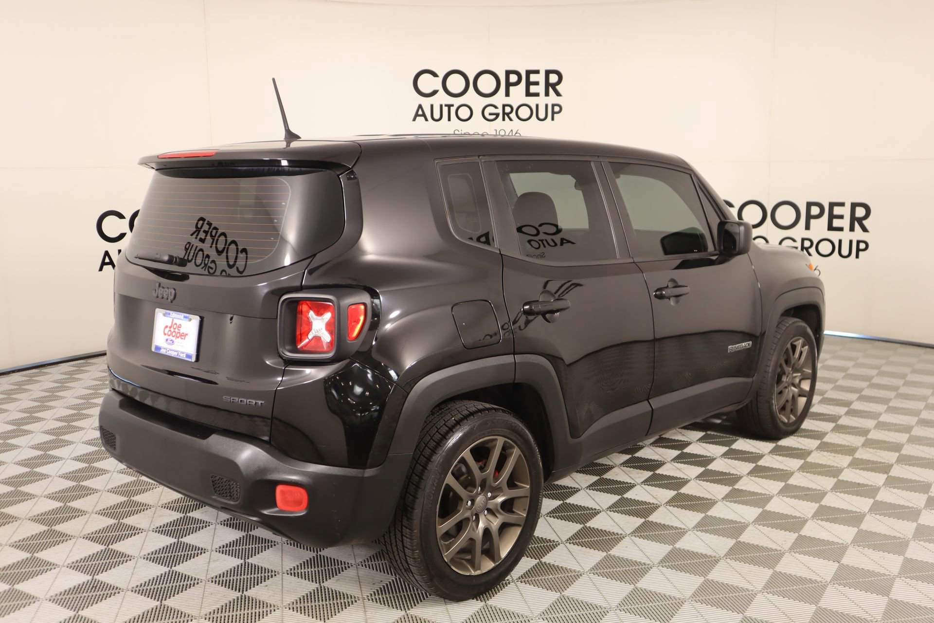 Used 2016 Jeep Renegade Sport w/ Power & Air Group image 18