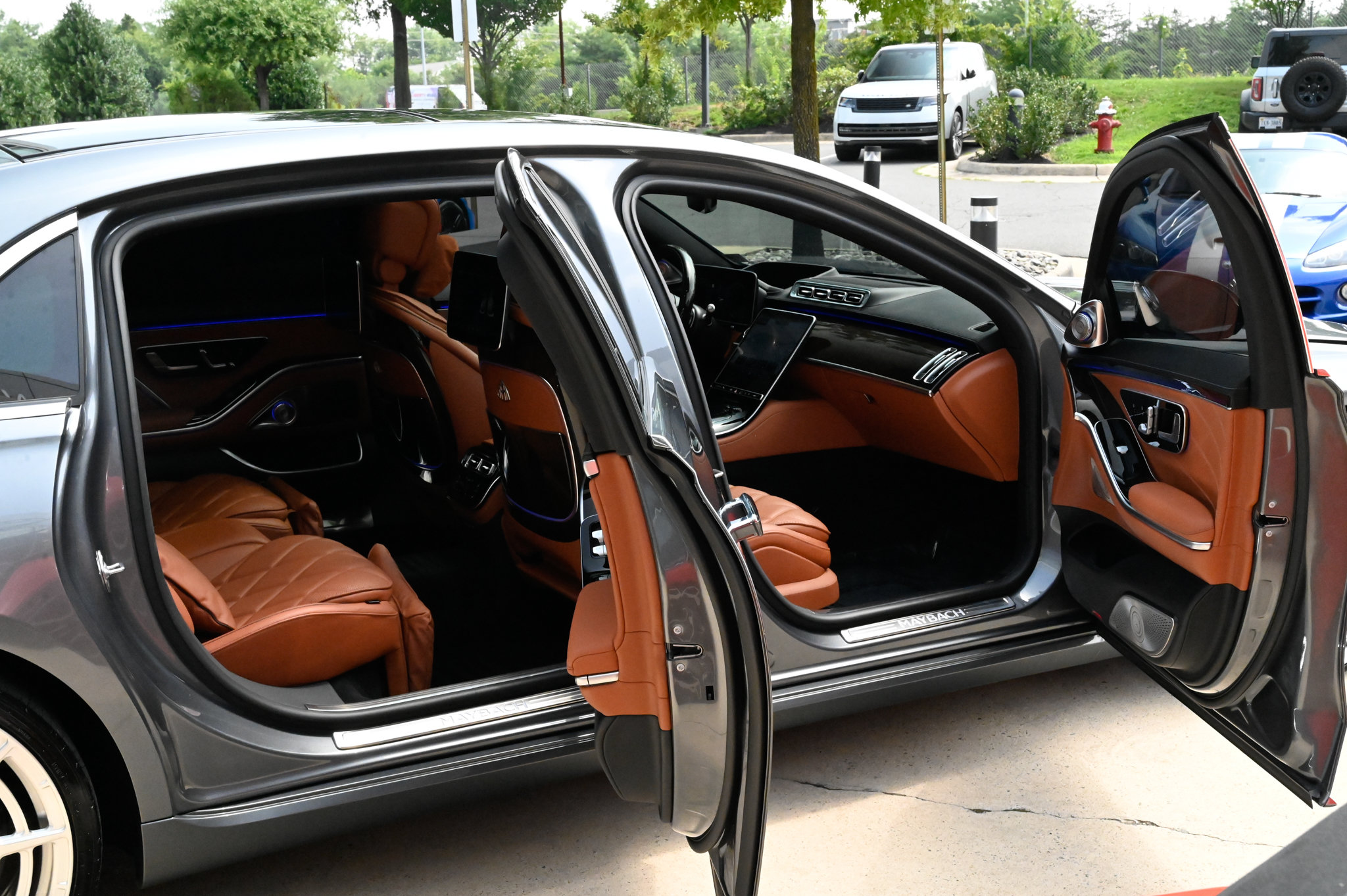 Used 2023 Mercedes-Benz Maybach S 680 4MATIC w/ Manufaktur Leather Package image 60