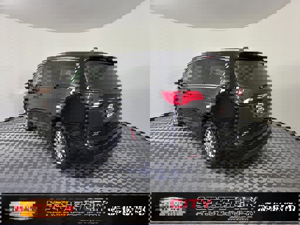 New 2026 Chrysler Voyager LX image 5