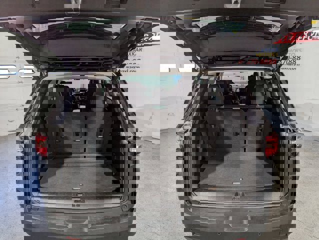 Used 2020 Chevrolet Traverse LT image 29