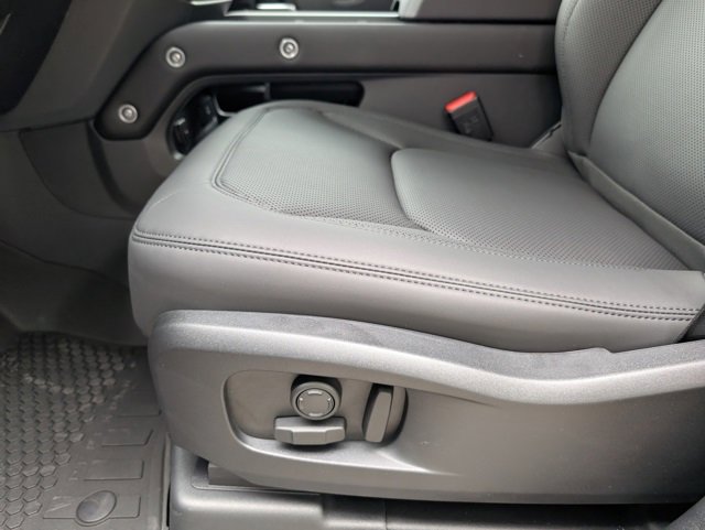 New 2025 Land Rover Defender 110 S image 28