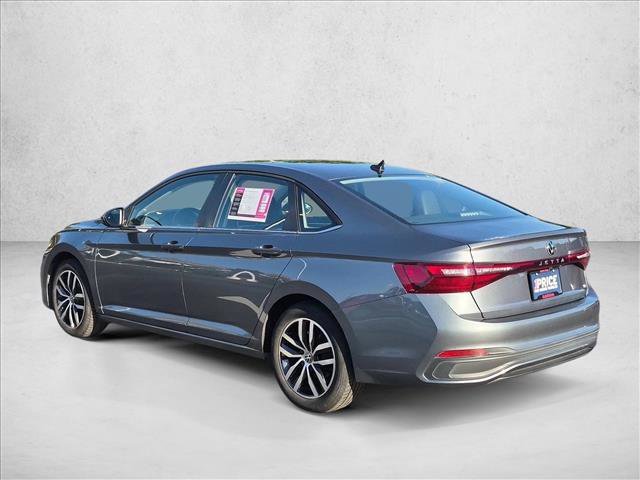 Used 2025 Volkswagen Jetta SE FWD image 8
