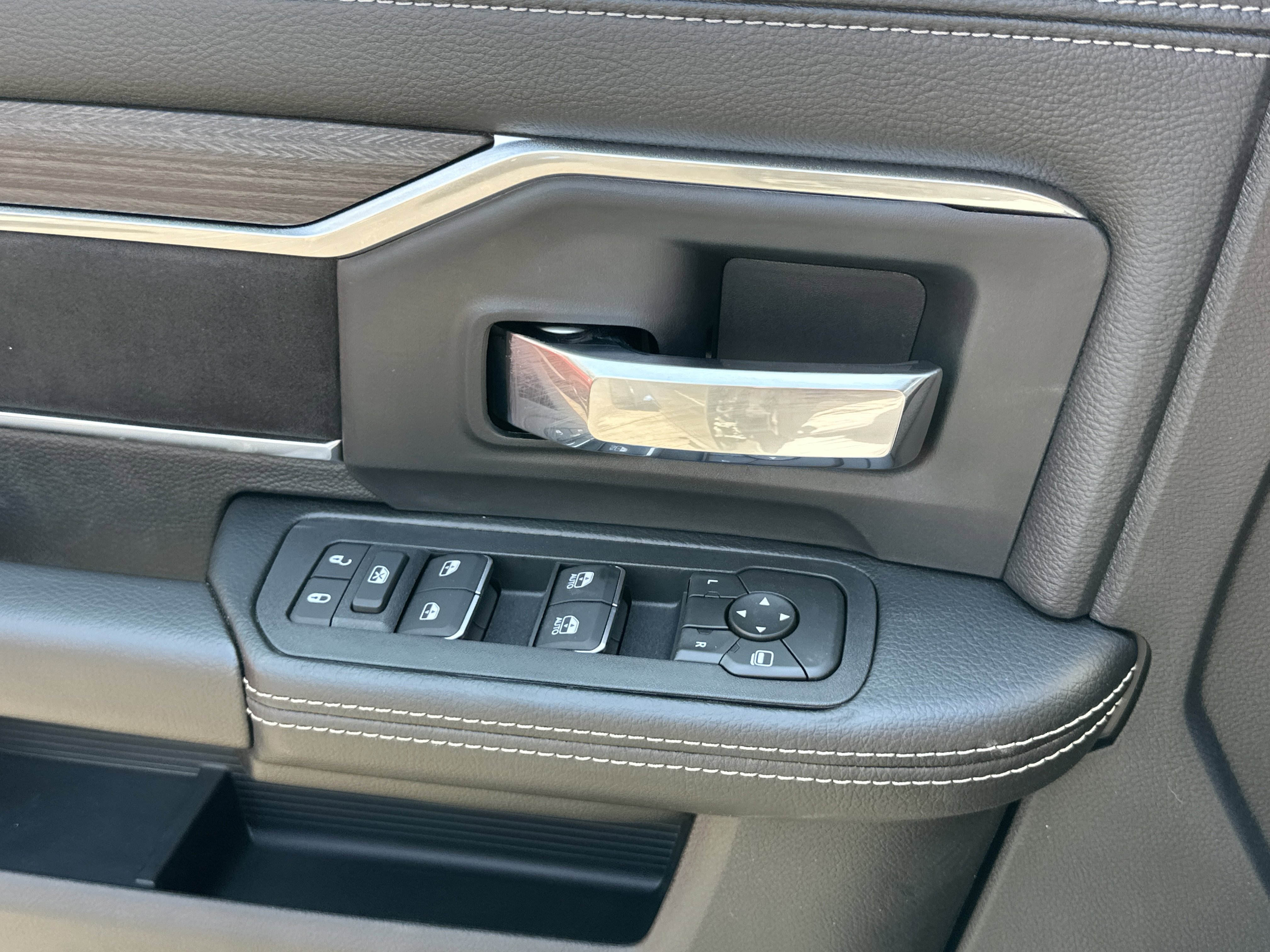New 2026 RAM 5500 4x4 Crew Cab w/ Laramie Trim Package image 15