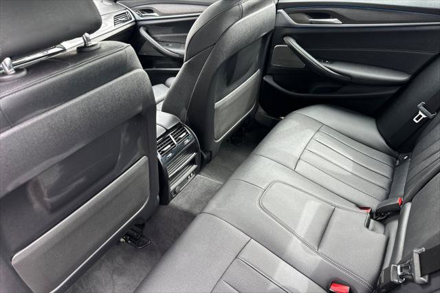 Used 2023 BMW 530e w/ Premium Package image 11