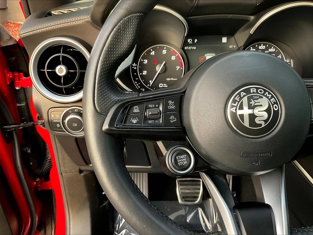 Used 2023 Alfa Romeo Stelvio Veloce AWD/4WD image 11