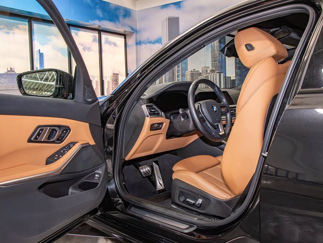 Certified 2022 BMW 330i xDrive Sedan w/ Driving Assistance Package image 13