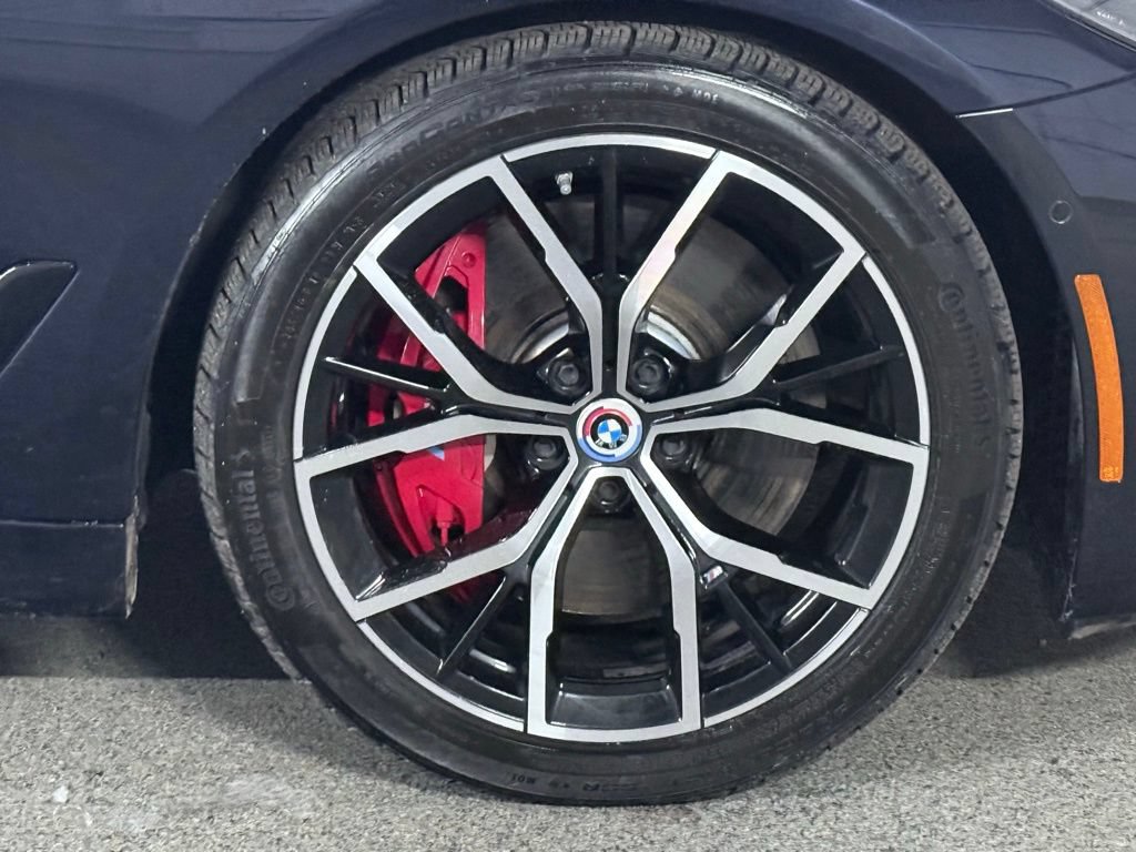 Used 2022 BMW M550i xDrive w/ Dynamic Handling Package AWD/4WD image 5