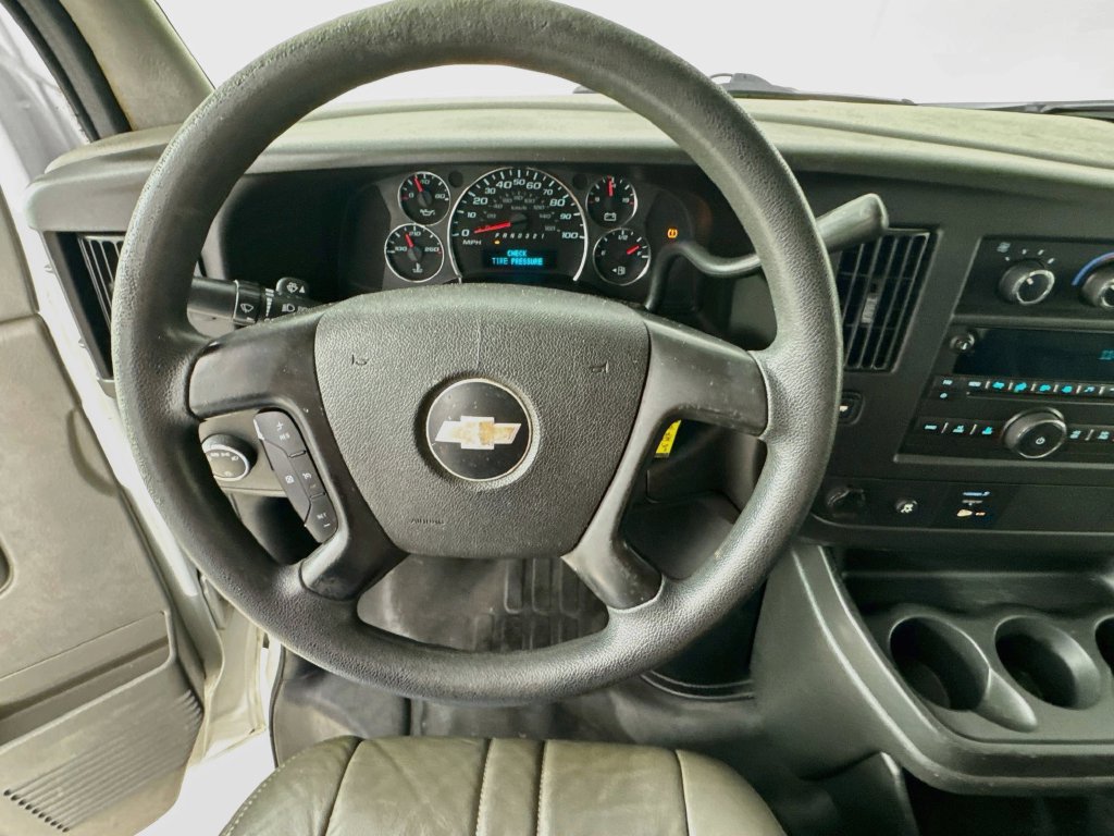 Used 2008 Chevrolet Express 3500 Extended Passenger RWD image 11