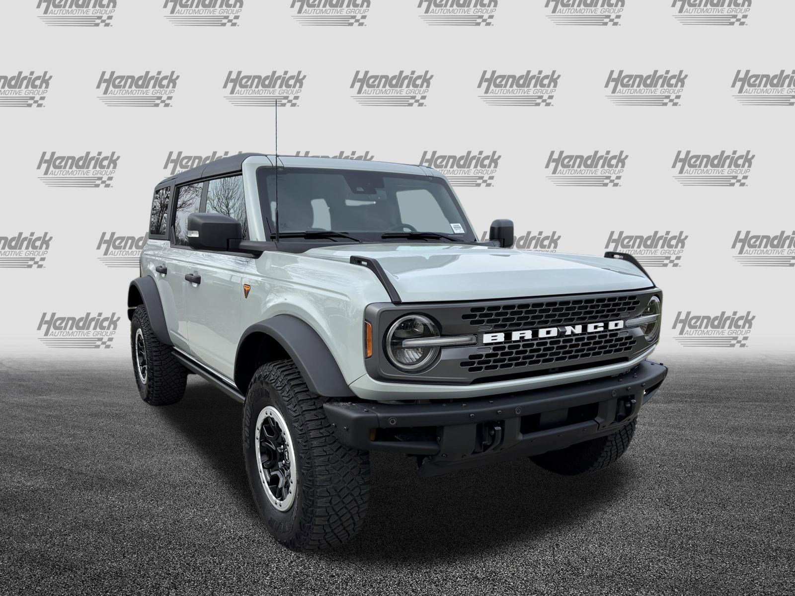 Used 2024 Ford Bronco Badlands image 2