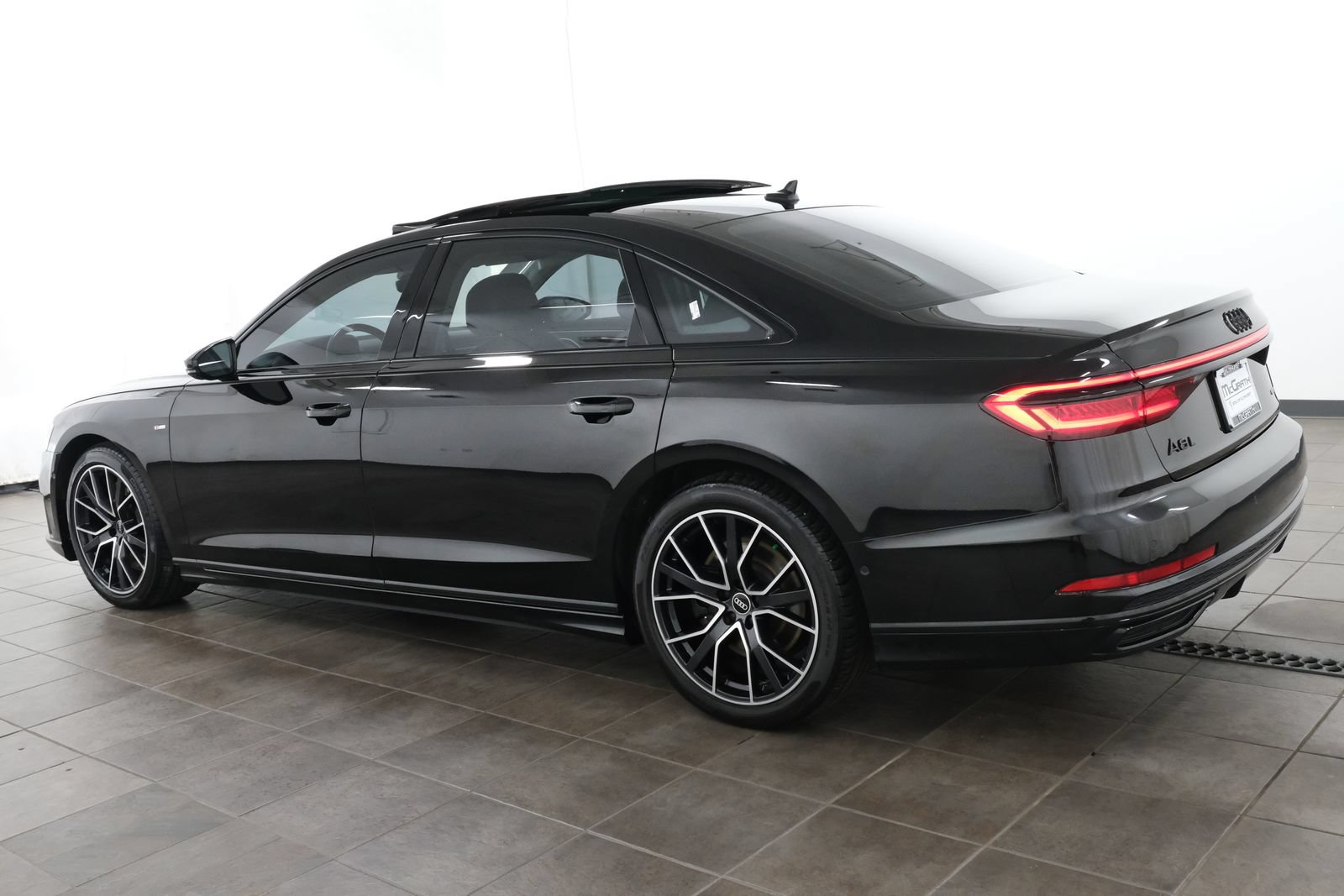 Used 2021 Audi A8 L 4.0T w/ Luxury Package AWD/4WD image 4