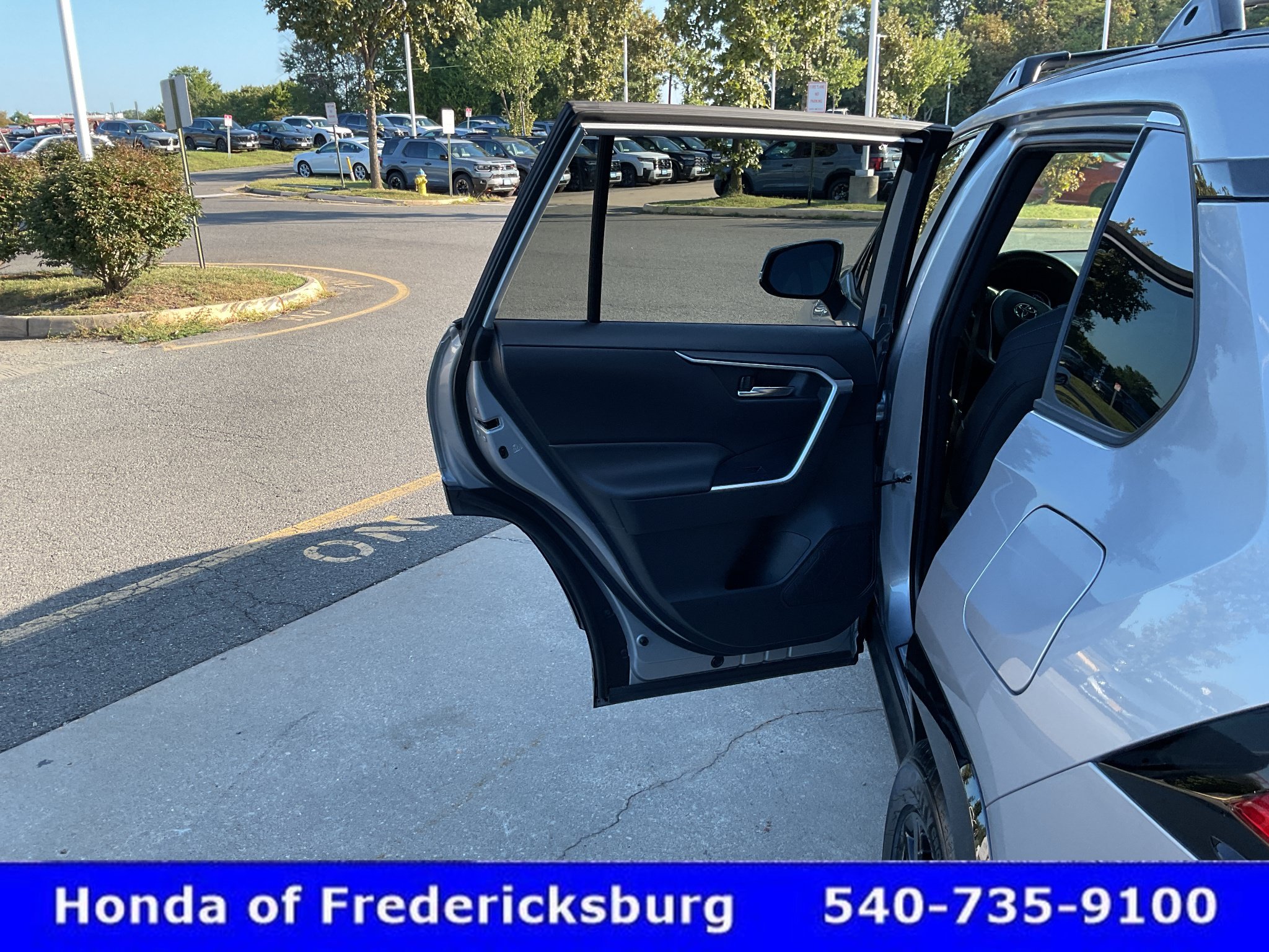 Used 2023 Toyota RAV4 SE w/ Convenience Package AWD/4WD image 16