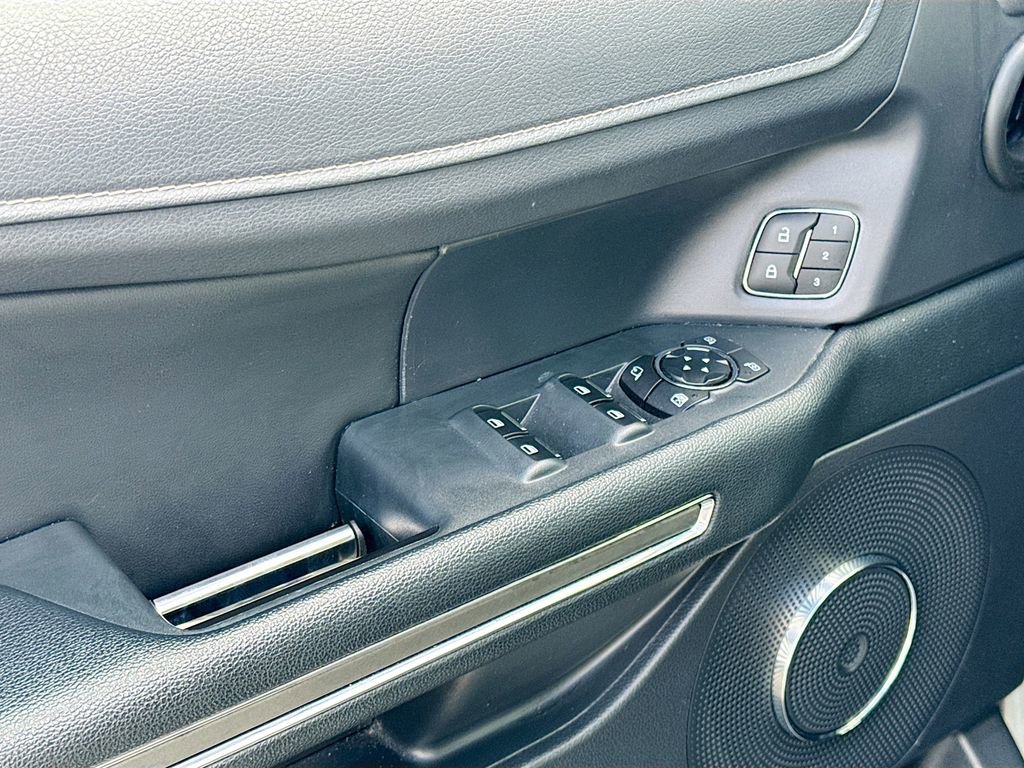 Used 2024 Ford Expedition XLT image 19