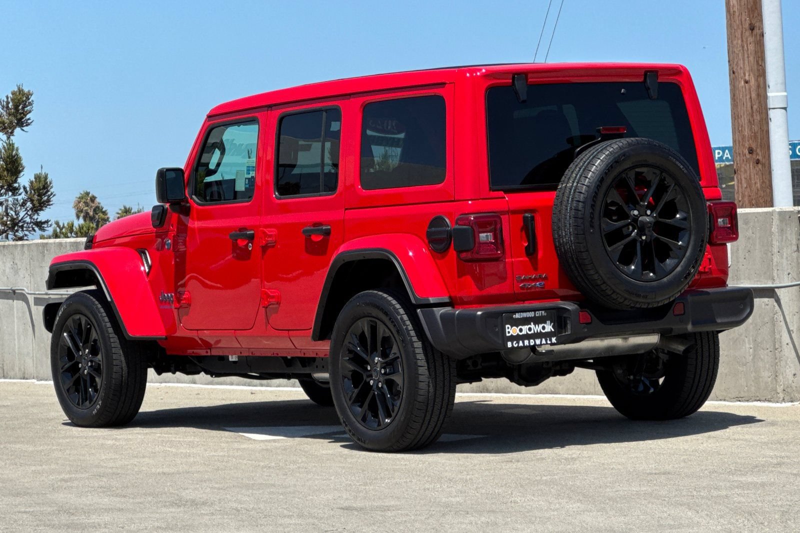 Used 2025 Jeep Wrangler Unlimited Sahara w/ Safety Group AWD/4WD image 6