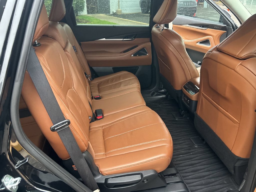 Used 2023 INFINITI QX60 Sensory w/ Cargo Package AWD/4WD image 19