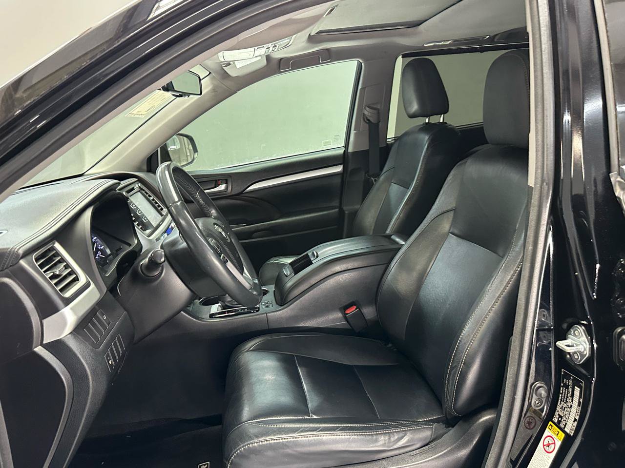 Used 2015 Toyota Highlander XLE FWD image 19
