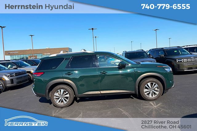 Used 2024 Nissan Pathfinder SL w/ Black Appearance Package AWD/4WD image 31