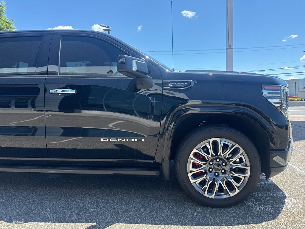 Used 2023 GMC Sierra 1500 Denali Ultimate AWD/4WD image 9