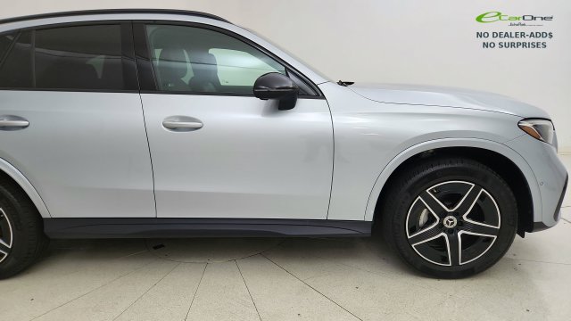 Used 2025 Mercedes-Benz GLC 300 4MATIC image 18